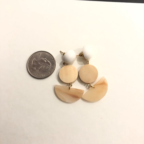 Circular Danty Earrings - Picture 4 of 5